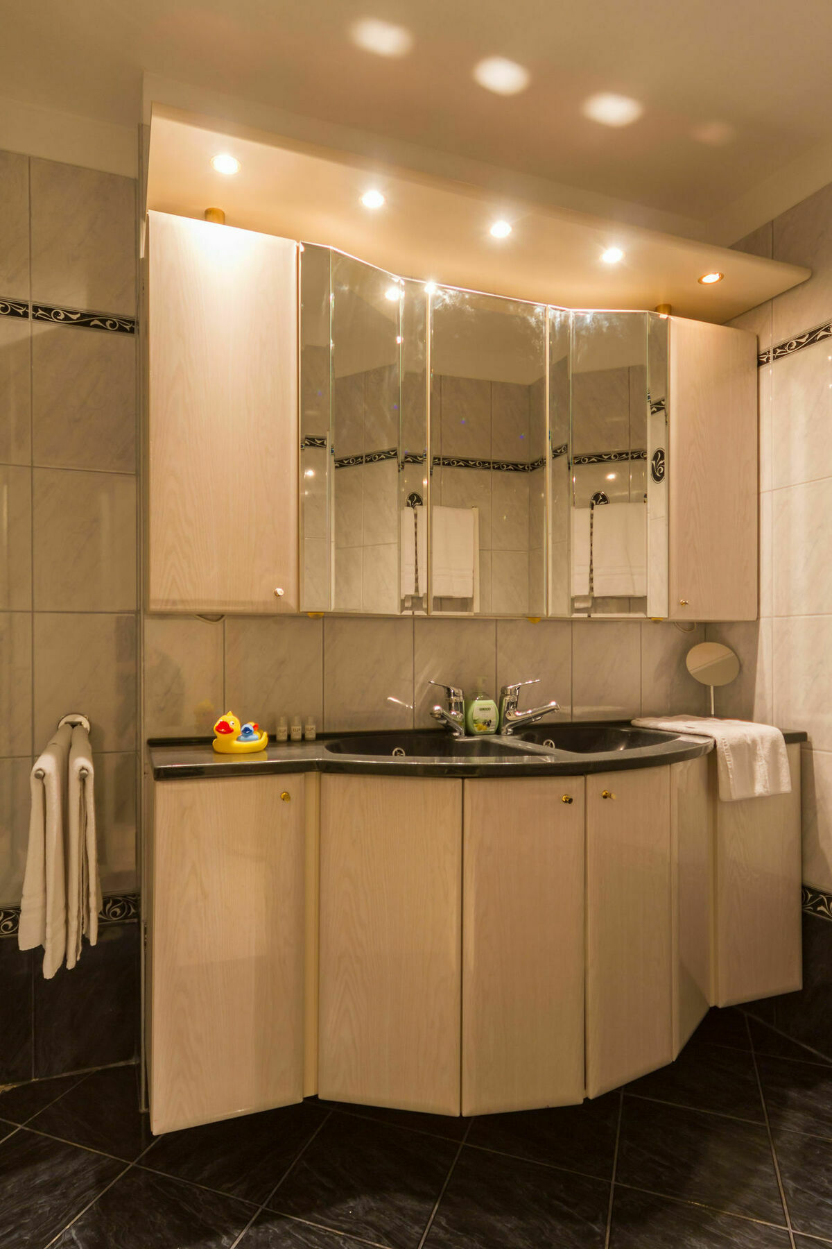 Puzzlehotel - Apartments Zentrum II Виена Екстериор снимка